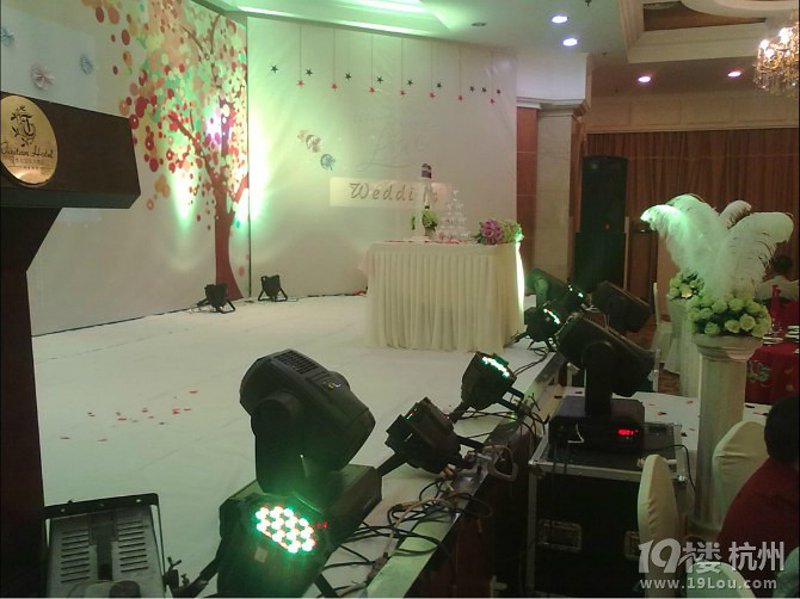 在音乐节与演唱会中,音响工程师如何让声音“飞”起来?今天就让我们一起走进他们的世界。